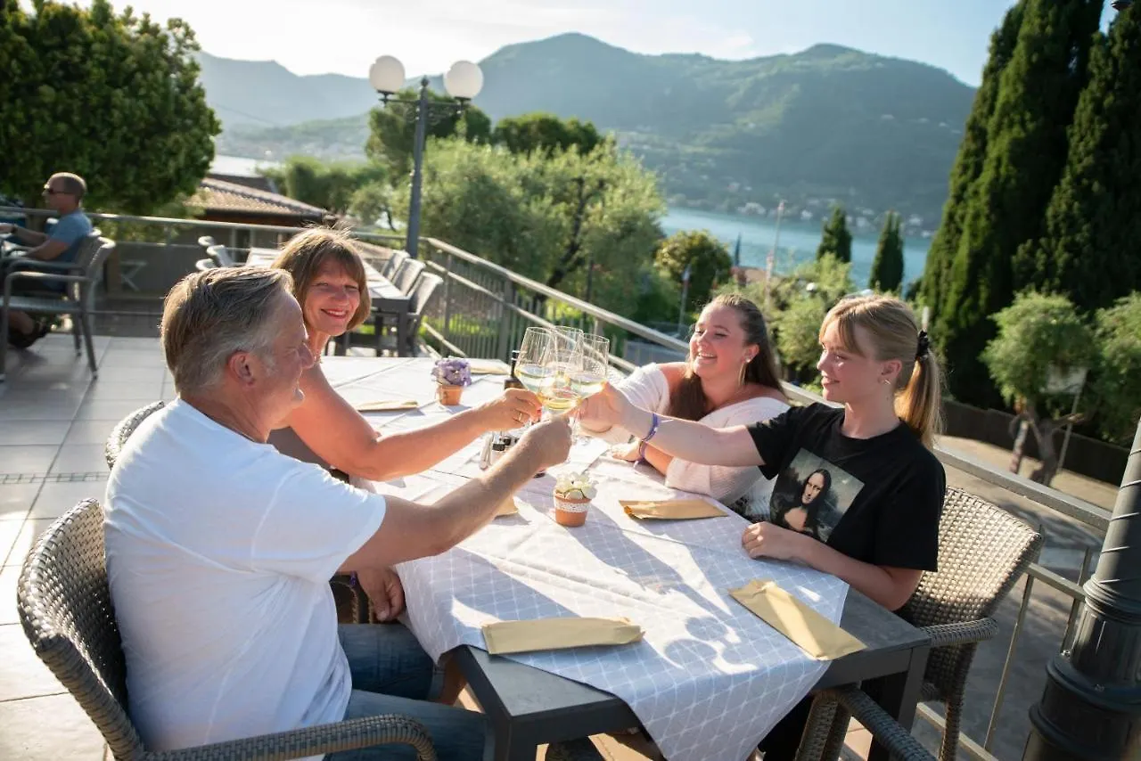 Albatross Mobile Homes On Camping Eden San Felice del Benaco