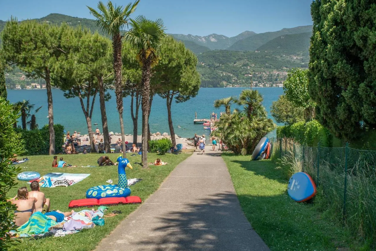Albatross Mobile Homes On Camping Eden San Felice del Benaco Campsite